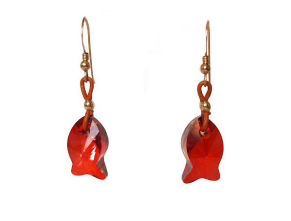 Gemshine - Damen - Ohrringe - Fisch - *Red Magma* - Rot - Vergoldet - MADE WITH SWAROVSKI ELEMENTS® - 2 cm